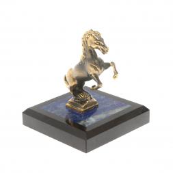 Бронзовая статуэтка "Конь на дыбах" на подставке из лазурита
