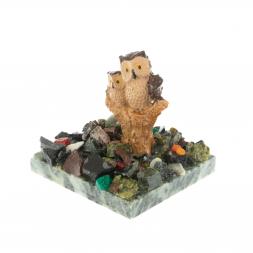 Сувенир "Два филина на пне" на змеевике