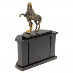 Часы &amp;quot;Конь с попоной&amp;quot; из сиреневого флюорита