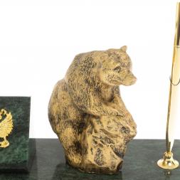 Флагшток с ручкой "Медведь на камне" из змеевика