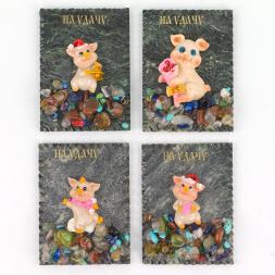 Магнит "Свинка на удачу" змеевик самоцветы в ассортименте 6,5х9 см