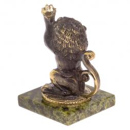 Сувенир из бронзы и змеевика &amp;quot;Лев сидит с поднятой лапой&amp;quot;