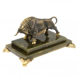 Бронзовая статуэтка &amp;quot;Бык&amp;quot; на подставке из камня нефрит цвет патина