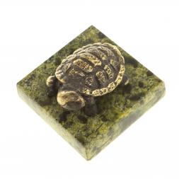 Статуэтка из бронзы "Черепаха №3" на подставке из змеевика