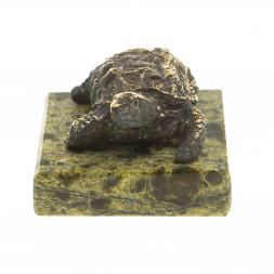 Статуэтка из бронзы "Черепаха №3" на подставке из змеевика