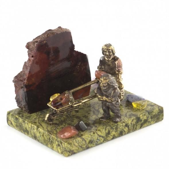 Композиция сувенир &amp;quot;Старатели с тачкой&amp;quot; из бронзы на подставке из камня 116383