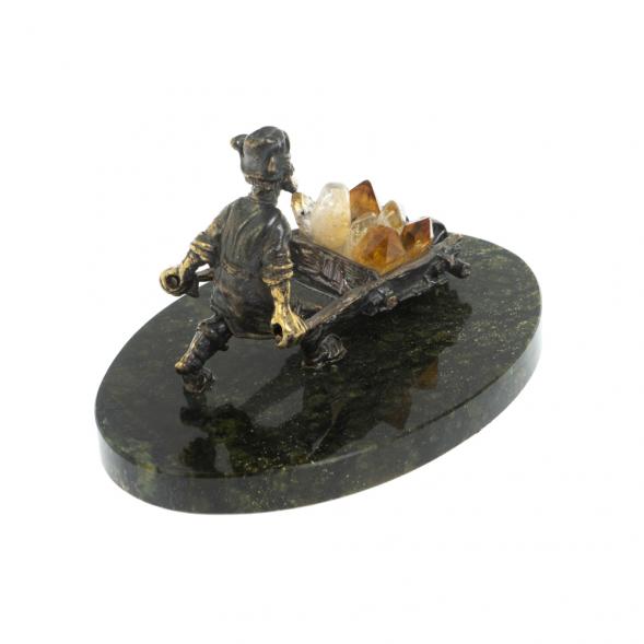 Статуэтка &amp;quot;Старатель с тачкой&amp;quot; из бронзы камень цитрин 128322