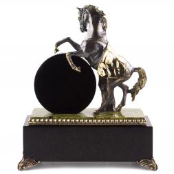 Часы со шкатулкой &amp;quot;Конь на дыбах&amp;quot; из бронзы и змеевика