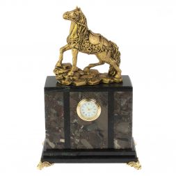 Часы "Конь в сбруе" из конгломерата