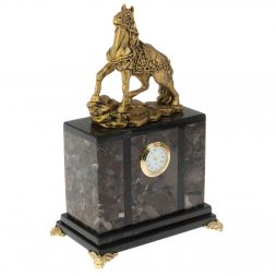 Часы "Конь в сбруе" из конгломерата