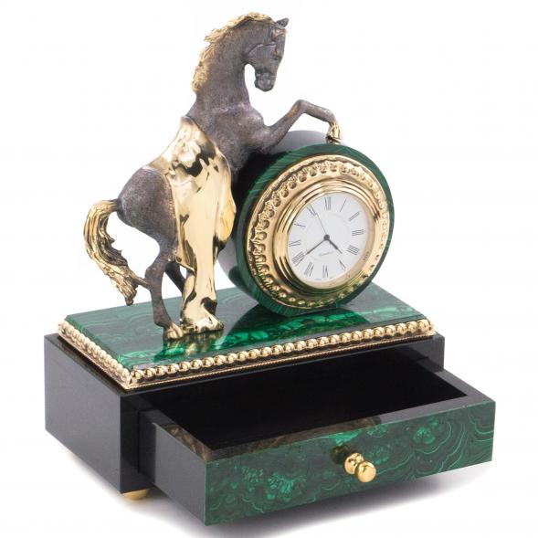 Декоративные часы из малахита &amp;quot;Конь на дыбах&amp;quot; с выдвижным ящиком 120203