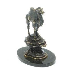 &amp;quot;Верблюд на скале&amp;quot; на подставке из камня змеевик