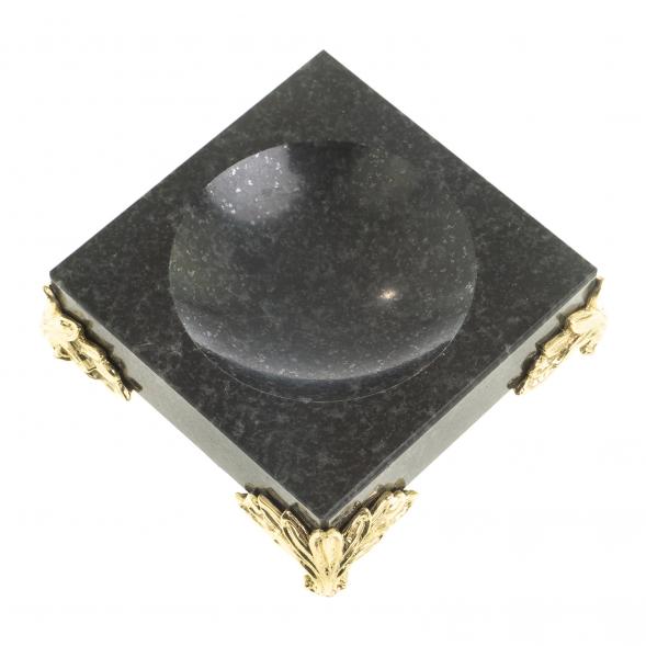 Подставка под шар из гранита на ножках 6,5х6,5 см 123289