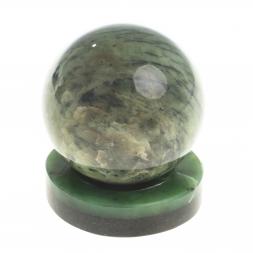Шар из нефрита 5 см на круглой подставке