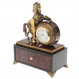 Часы со шкатулкой &amp;quot;Конь на дыбах&amp;quot; бронза яшма уральская