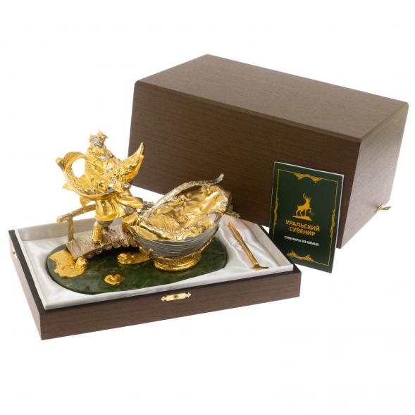 Икорница &amp;quot;Дед с осетром&amp;quot; из нефрита с ложкой Златоуст 113851
