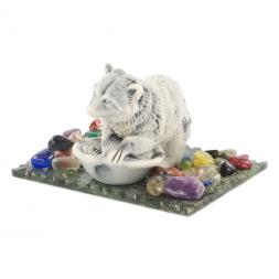 Сувенир &amp;quot;Енот стирается&amp;quot; из мрамолита