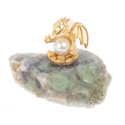 Сувенир "Дракончик с жемчугом" из флюорита