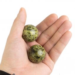 Шары для массажа 3 см 2 шт из светло-зеленого змеевика