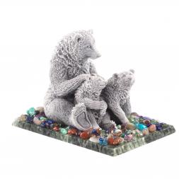 Статуэтка "Семья медведей" из мрамолита на подставке из змеевика