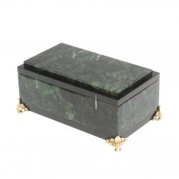 Ларец из нефрита на бронзовых ножках 17,5х9х10 см