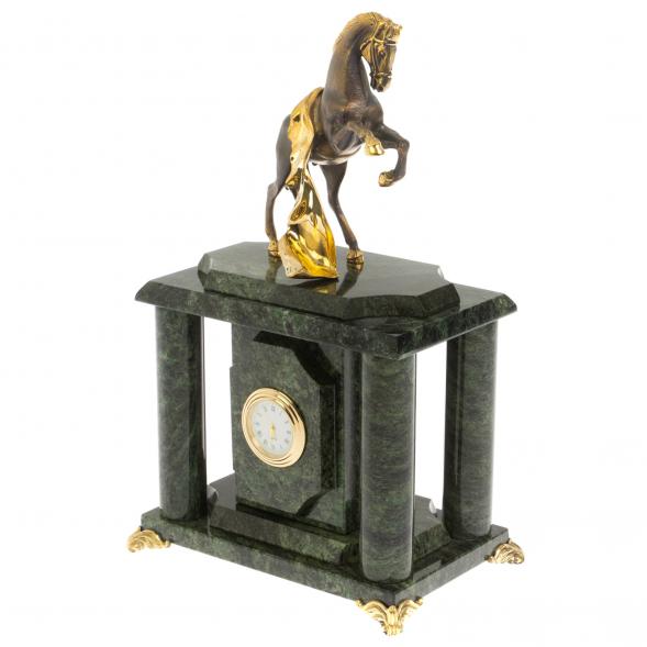 Часы настольные &amp;quot;Конь с попоной&amp;quot; из шабровского змеевика 129400