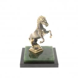 Лошадка из бронзы на подставке из нефрита