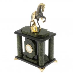 Часы "Конь с попоной" из баженовского змеевика