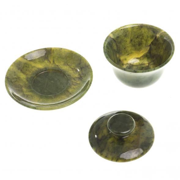 Гайвань из камня нефрит на блюдце 121371