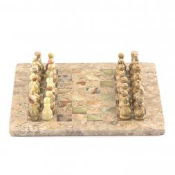 Подарочные шахматы &amp;quot;Игрок&amp;quot; камень оникс ракушечник 25х25 см