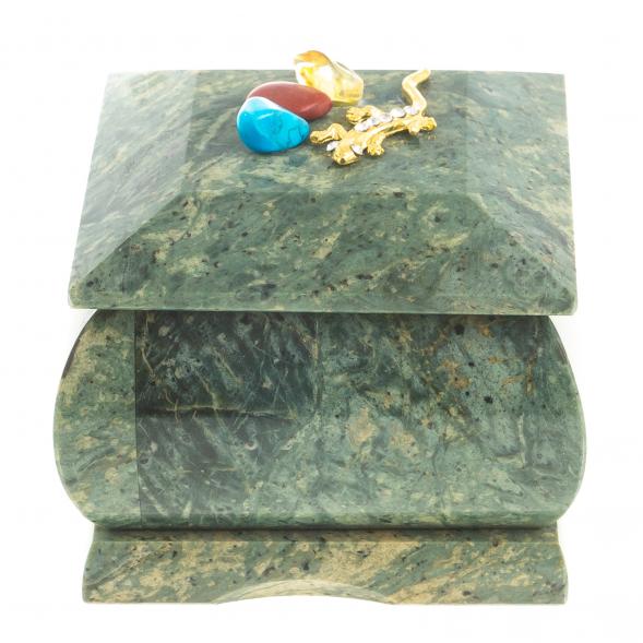 Шкатулка из змеевика с прямой ящерицей 6,5х6,5х6 см 122849
