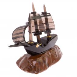 Сувенир "Парусник" из черного обсидиана