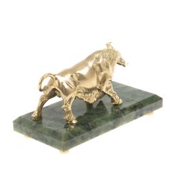 Бронзовая статуэтка "Бык" на подставке из нефрита цвет золото