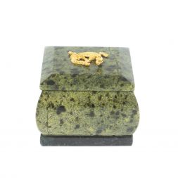 Шкатулка квадратная с ящерицей из змеевика 7,5х7,5х6,5 см