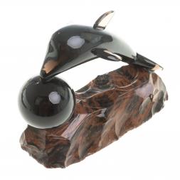 Сувенир фигурка "Дельфин с шаром" камень обсидиан