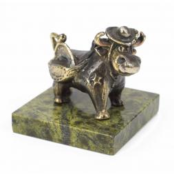 Статуэтка из бронзы и змеевика &amp;quot;Бычок шериф&amp;quot;