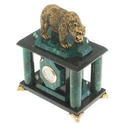 Часы из змеевика с фигуркой из мрамолита &amp;quot;Медведь&amp;quot;