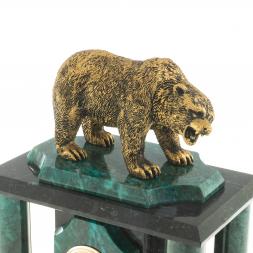 Часы из змеевика с фигуркой из мрамолита &amp;quot;Медведь&amp;quot;