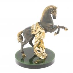 Бронзовая статуэтка "Конь с попоной" на подставке из нефрита
