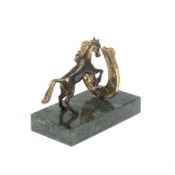 Статуэтка "Конь на дыбах с подковой на удачу" шабровский змеевик