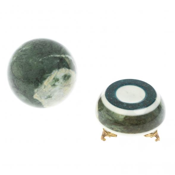 Шар Антистресс 9,5 см на подставке из змеевика ножки бронза 128899